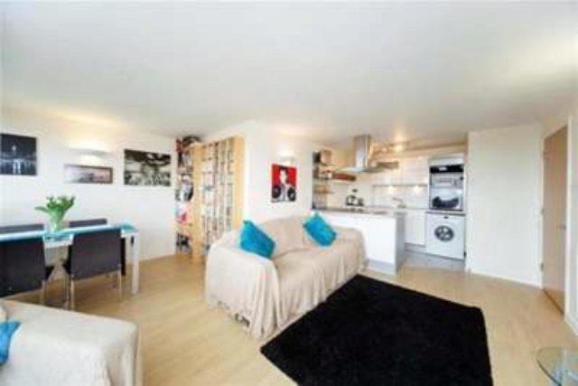  Image of 1 bedroom Flat to rent in Throwley Way Sutton SM1 at Sutton, SM1 4FE